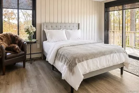 Bedroom - 2380 Islanders Way, Gladwin, MI 48624 photo 1 of 7