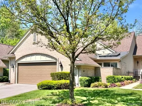 2483 Hickory Glen Dr #3, Bloomfield Hills, MI 48304