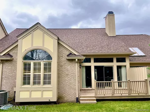 2483 Hickory Glen Dr #3, Bloomfield Hills, MI 48304