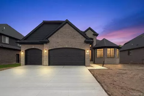 24462 Sawgrass Dr, Macomb, MI 48042