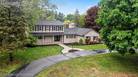 2808 Donegal Dr, Troy, MI 48098