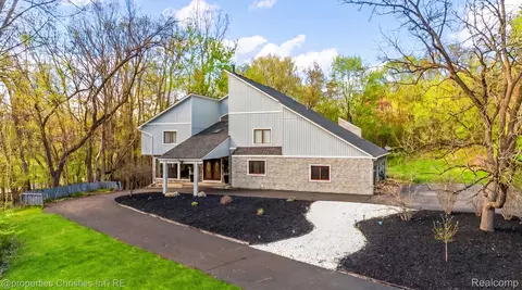 1830 Lone Pine Rd, Bloomfield Hills, MI 48302
