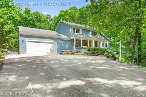 2533 Spring Grove Dr, Genoa, MI 48114