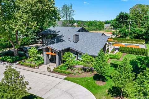 2555 Vhay Ln, Bloomfield Hills, MI 48304