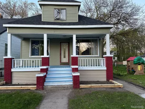 17196 Shields St, Hamtramck, MI 48212