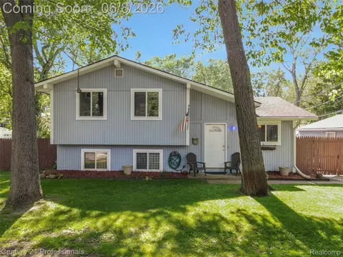 9664 Listeria St, Commerce, MI 48382