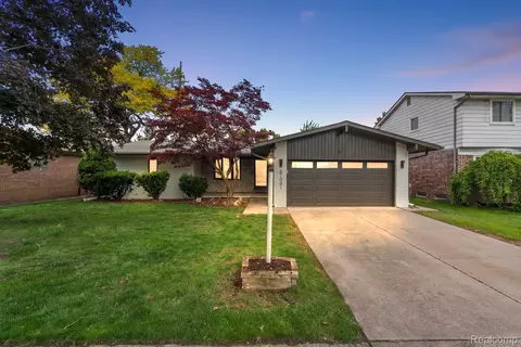31031 Champine St, Saint Clair Shores, MI 48082