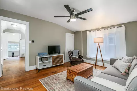 366 W Bennett Ave, Ferndale, MI 48220