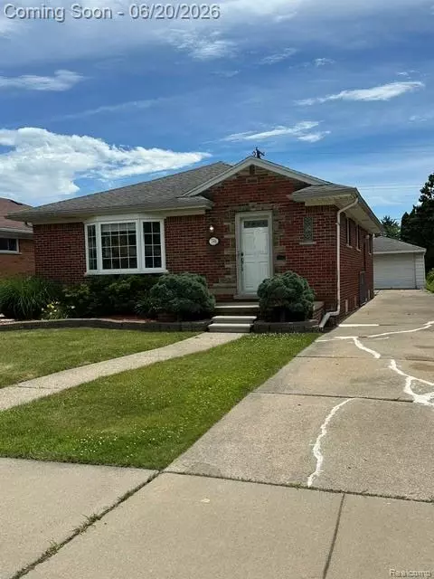 17416 Veronica Ave, Eastpointe, MI 48021