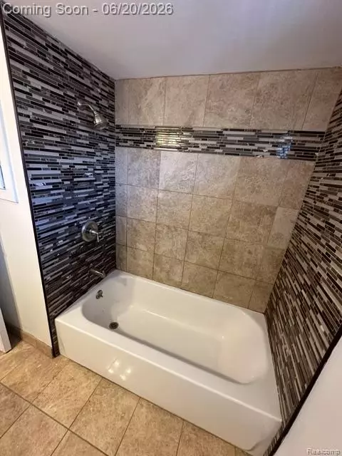 Bath - 17416 Veronica Ave, Eastpointe, MI 48021 photo 1 of 3