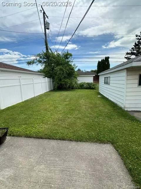 Other - 17416 Veronica Ave, Eastpointe, MI 48021 photo 9 of 12