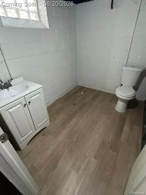 Bath - 17416 Veronica Ave, Eastpointe, MI 48021 photo 3 of 3