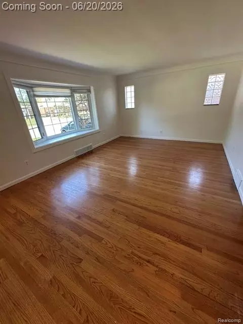 Living - 17416 Veronica Ave, Eastpointe, MI 48021 photo 3 of 3