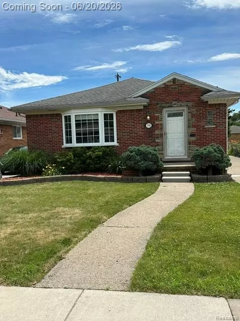17416 Veronica Ave, Eastpointe, MI 48021