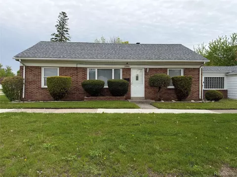 26004 Waldorf St, Roseville, MI 48066