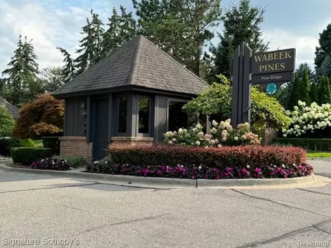 1897 Pine Ridge Ln #12, Bloomfield Township, MI 48302
