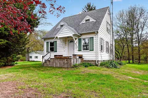2970 Range Rd, Port Huron, MI 48060