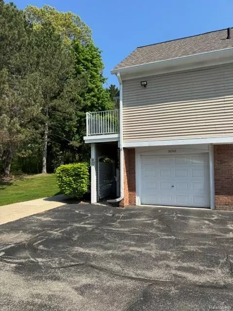 56543 Scotland Blvd, Shelby Township, MI 48316