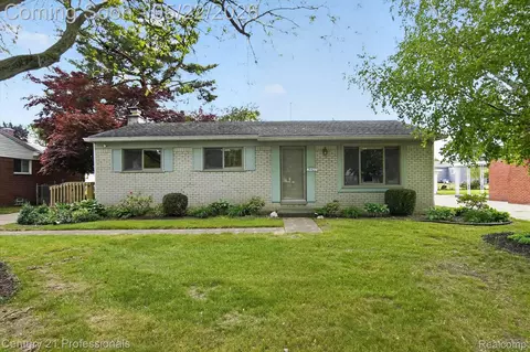 14425 Stonehouse Ave, Livonia, MI 48154