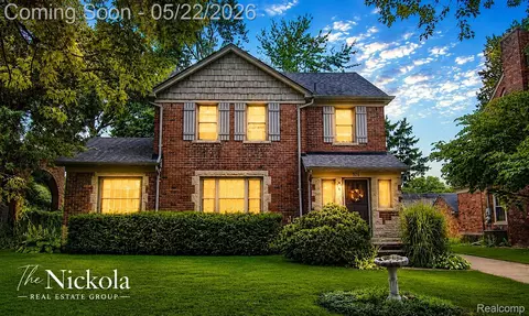 515 Barrington Rd, Grosse Pointe Park, MI 48230