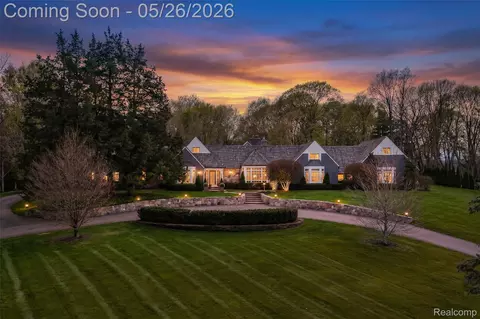 267 Woodberry Dr, Bloomfield Hills, MI 48304