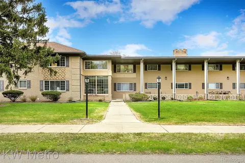 2309 Walton Blvd #32, Rochester Hills, MI 48309