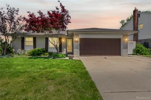 22356 Woodstock Ct, Woodhaven, MI 48183