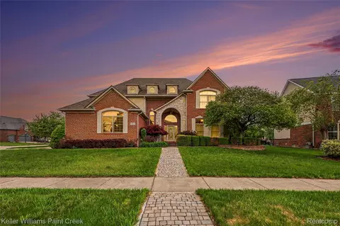 21257 Gentry Dr, Macomb, MI 48044