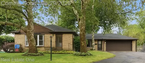 733 S Webik Ave, Clawson, MI 48017