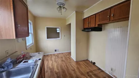 Entry Way - 258 E Hobson Ave, Flint, MI 48505 photo 1 of 1