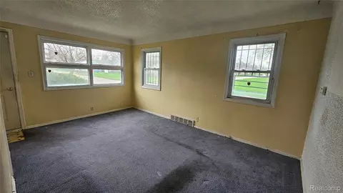 Living - 258 E Hobson Ave, Flint, MI 48505 photo 1 of 1