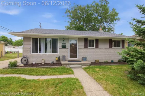 3745 Hayes St, Wayne, MI 48184