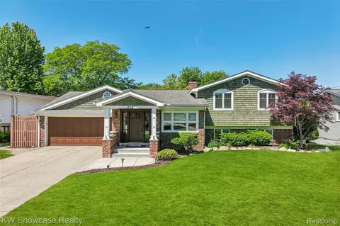 474 Beverly Island Dr, Waterford, MI 48328