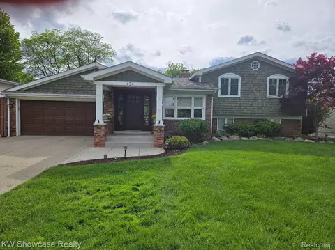 474 Beverly Island Dr, Waterford, MI 48328