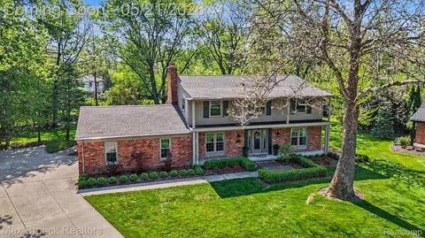 23049 Nottingham Dr, Beverly Hills, MI 48025
