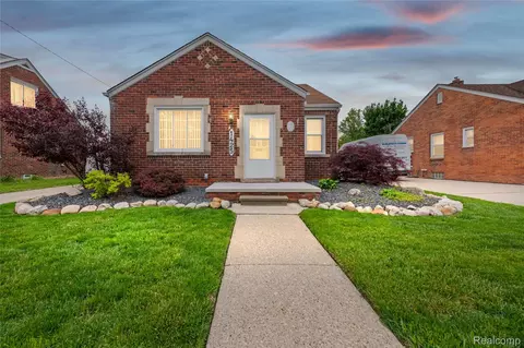1425 20th St, Wyandotte, MI 48192