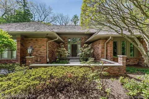 901 Bloomfield Club Ct, Bloomfield Hills, MI 48301