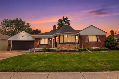 18001 Elizabeth St, Roseville, MI 48066