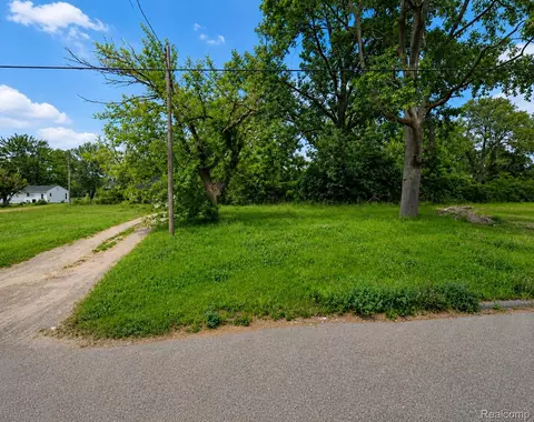 1182 W Juliah Ave, Mount Morris, MI 48505