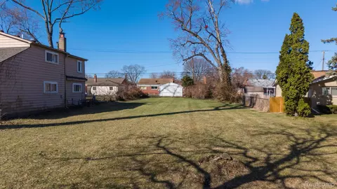8505 Fenton St, Dearborn Heights, MI 48127