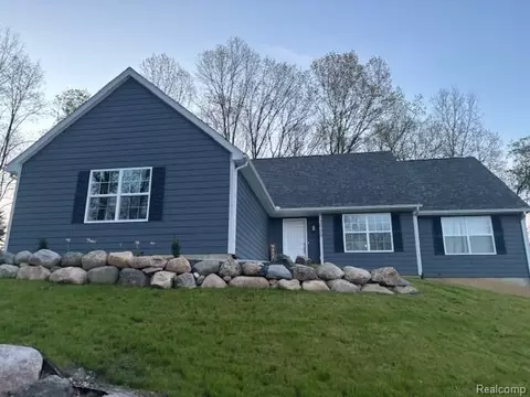 2909 Hideaway Beach Dr, Brighton, MI 48114