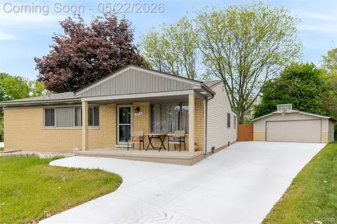 32373 Hampton Ct, Fraser, MI 48026