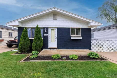 19631 Macel St, Roseville, MI 48066