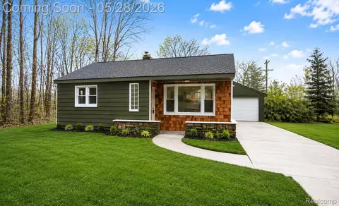 4805 Fenmore Ave, Waterford, MI 48328