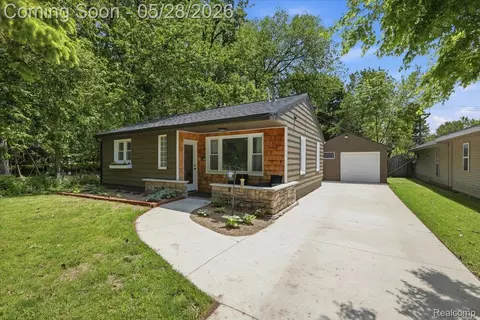 4805 Fenmore Ave, Waterford, MI 48328