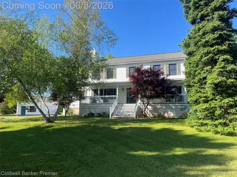 10301 Horseshoe Cir, Independence, MI 48348