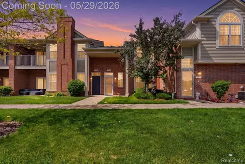 2287 Leighton Dr, Shelby Township, MI 48317