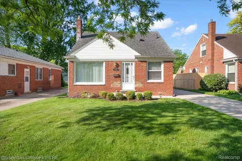 21628 Newcastle Rd, Harper Woods, MI 48225