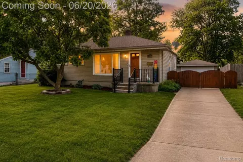 31539 Glen St, Westland, MI 48186
