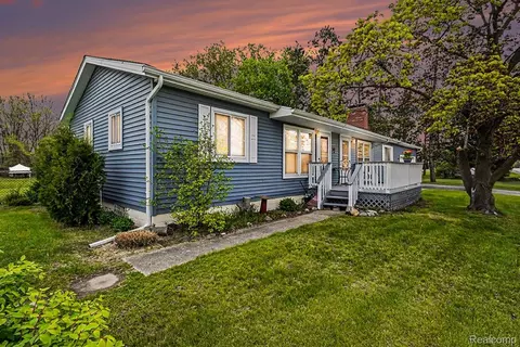 4987 E M 36, Hamburg, MI 48169